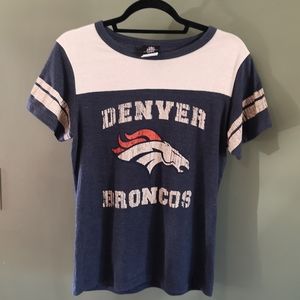 NFL Women's Distressed Look Denver Broncos T-shirt Sz L Fits like a Small